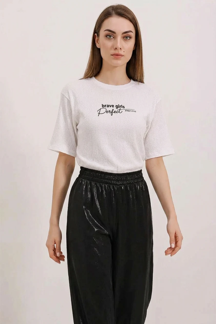  Kadın Oversize Baskılı Beyaz Tişört 