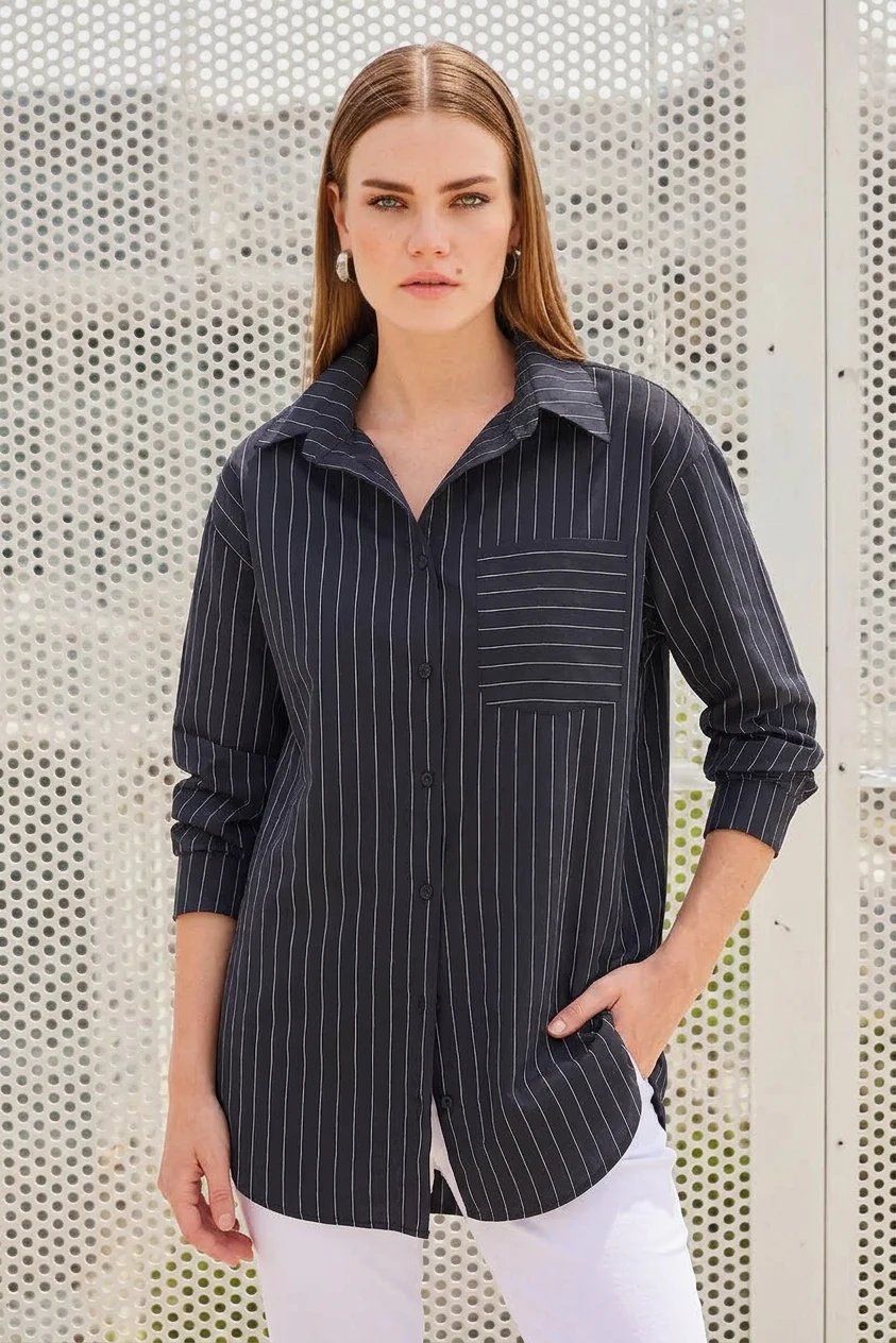  Kadın Oversize Çizgili Pamuklu Siyah Gömlek 