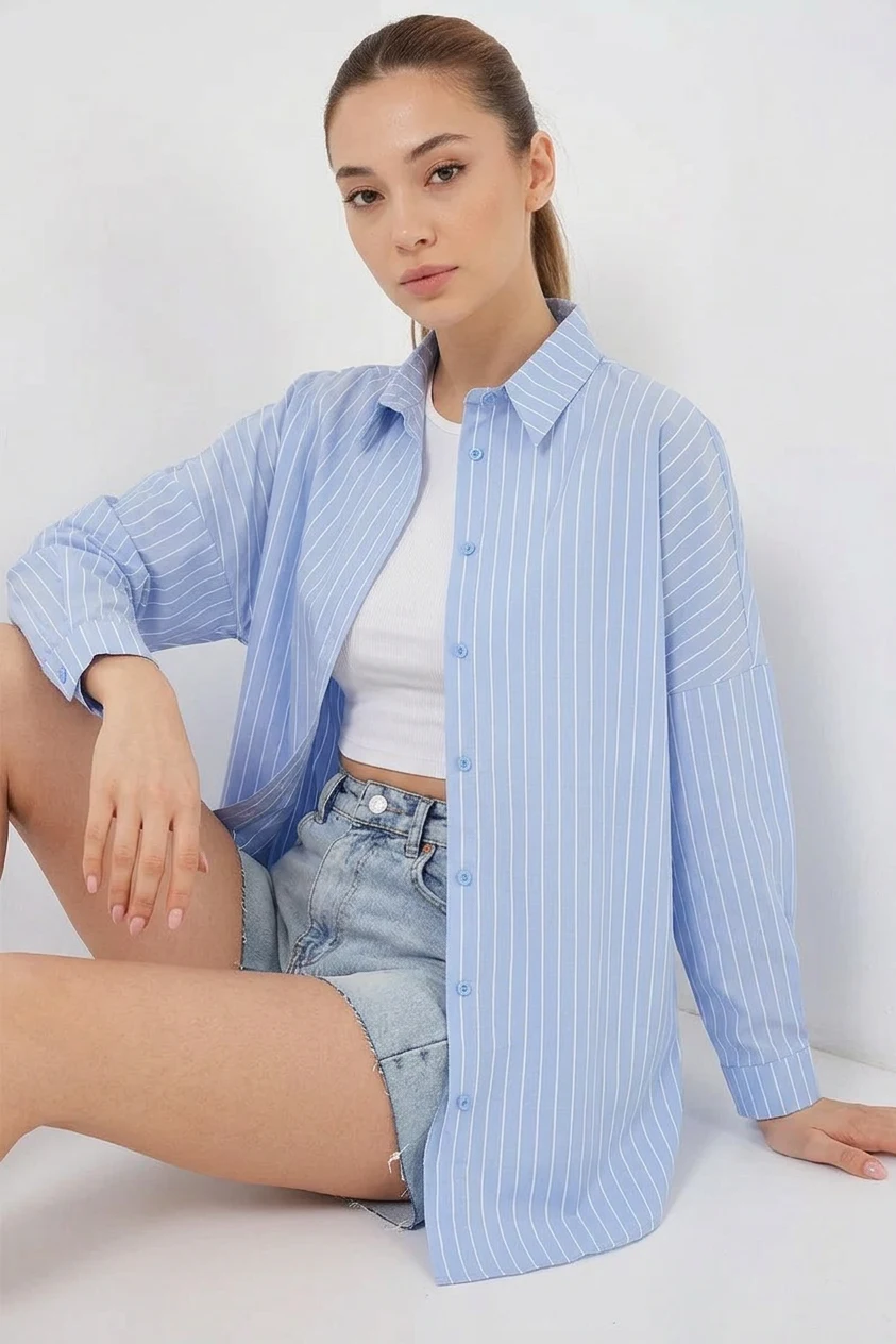  Kadın Oversize Çizgili Pamuklu Mavi Gömlek 
