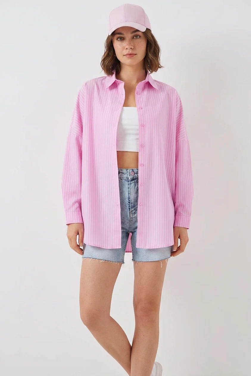  Kadın Oversize Çizgili Pamuklu Pembe Gömlek 