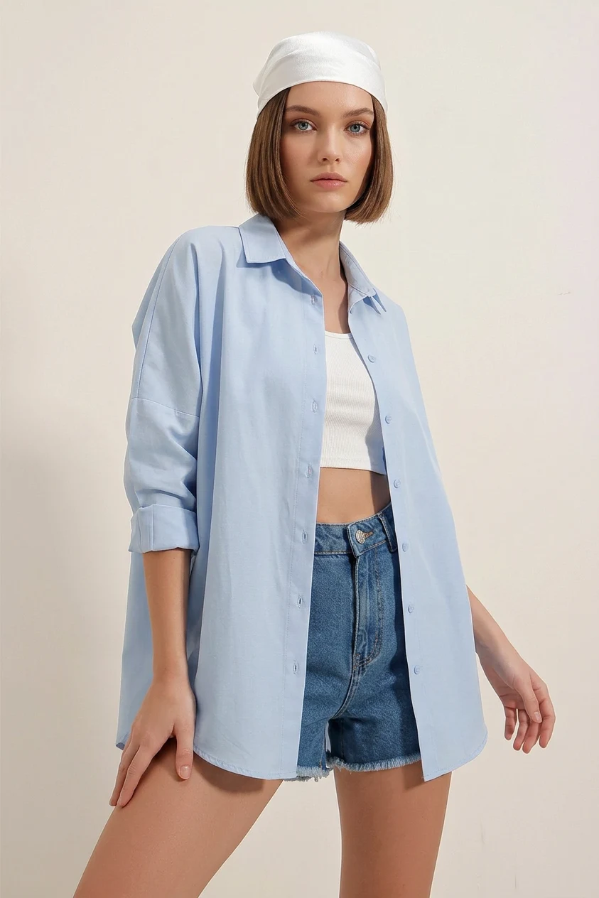  Kadın Oversize Kesim Basic Pamuklu Mavi Gömlek 