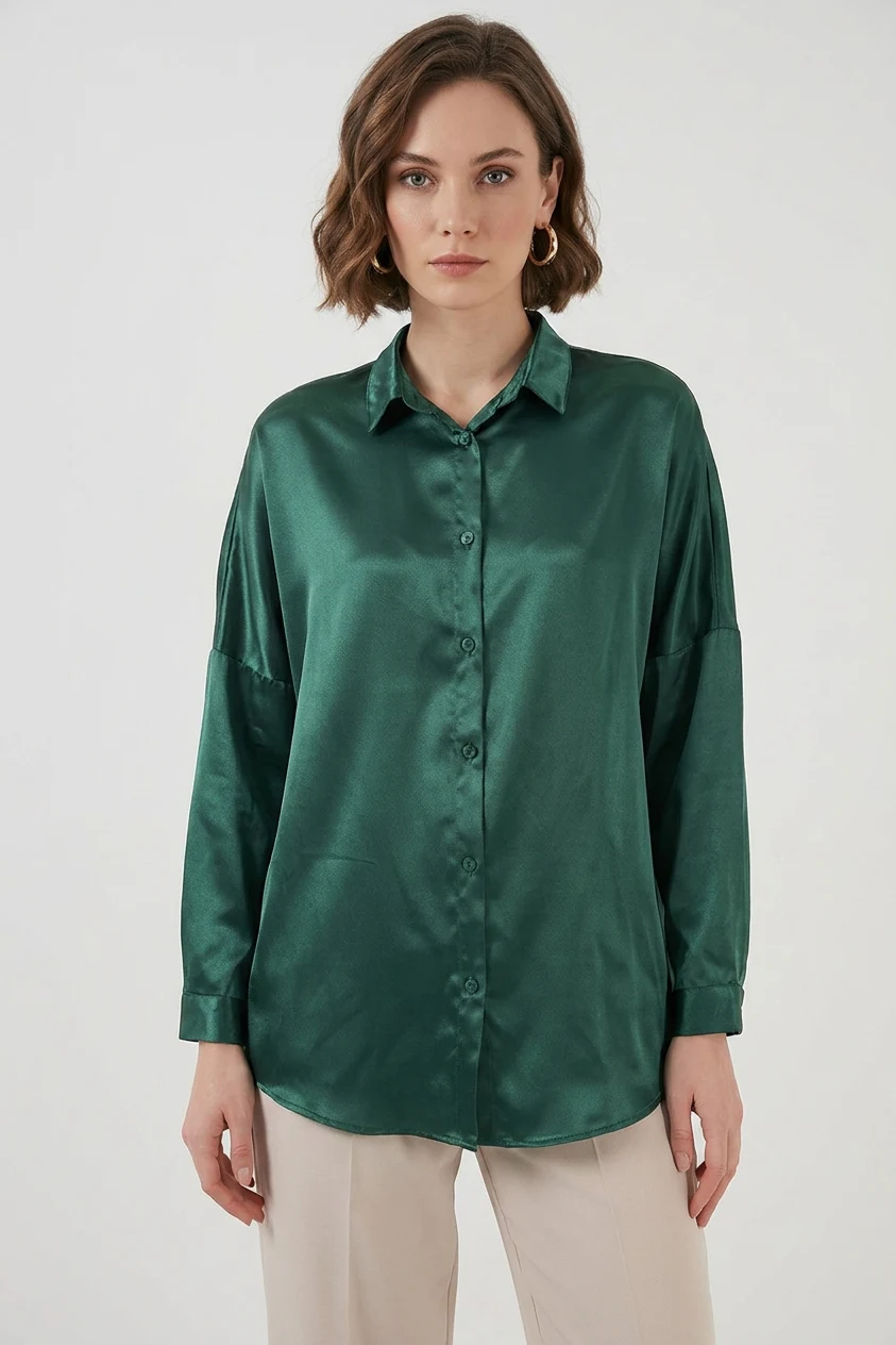  Kadın Oversize Kesim Saten Zümrüt Yeşili Gömlek 