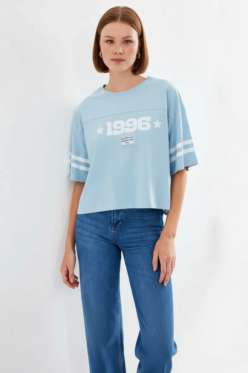  Kadın Basic Oversize Çizgili Kol Baskılı Mavi Tişört 
