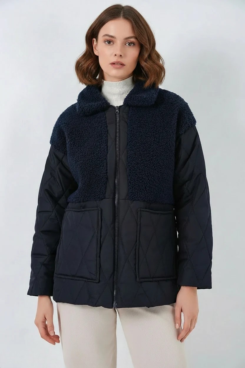  Kadın Yüksek Yaka Kapitone Peluş Detaylı Oversize Lacivert Mont 